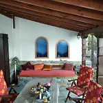 Poly's Sea Side House * Коропи