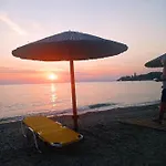 Дом отдыха Poly's Sea Side House Коропи