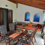 Poly's Sea Side House Дом отдыха *