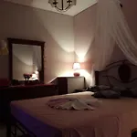 Poly's Sea Side House Дом отдыха *