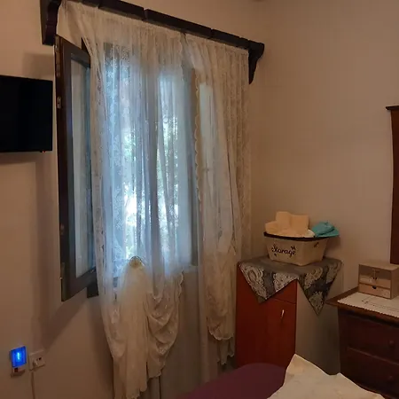 בית נופש Poly's Sea Side House קורופי