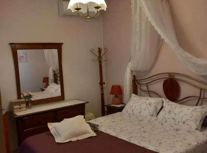 Holiday home Poly's Sea Side House